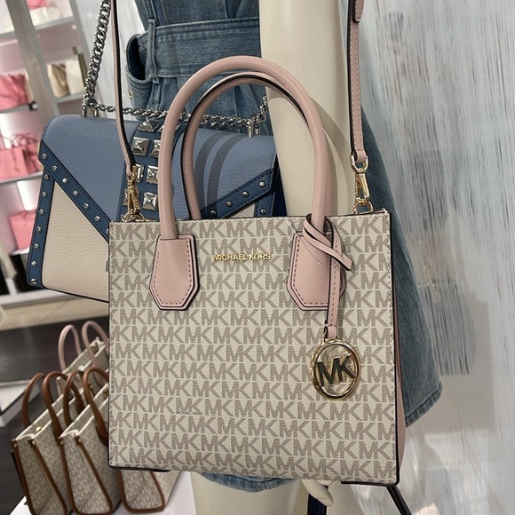 MICHAEL KORS
Mercer Medium Logo and Leather Accordion Crossbody Satchel Messengr - Picture 13 of 16